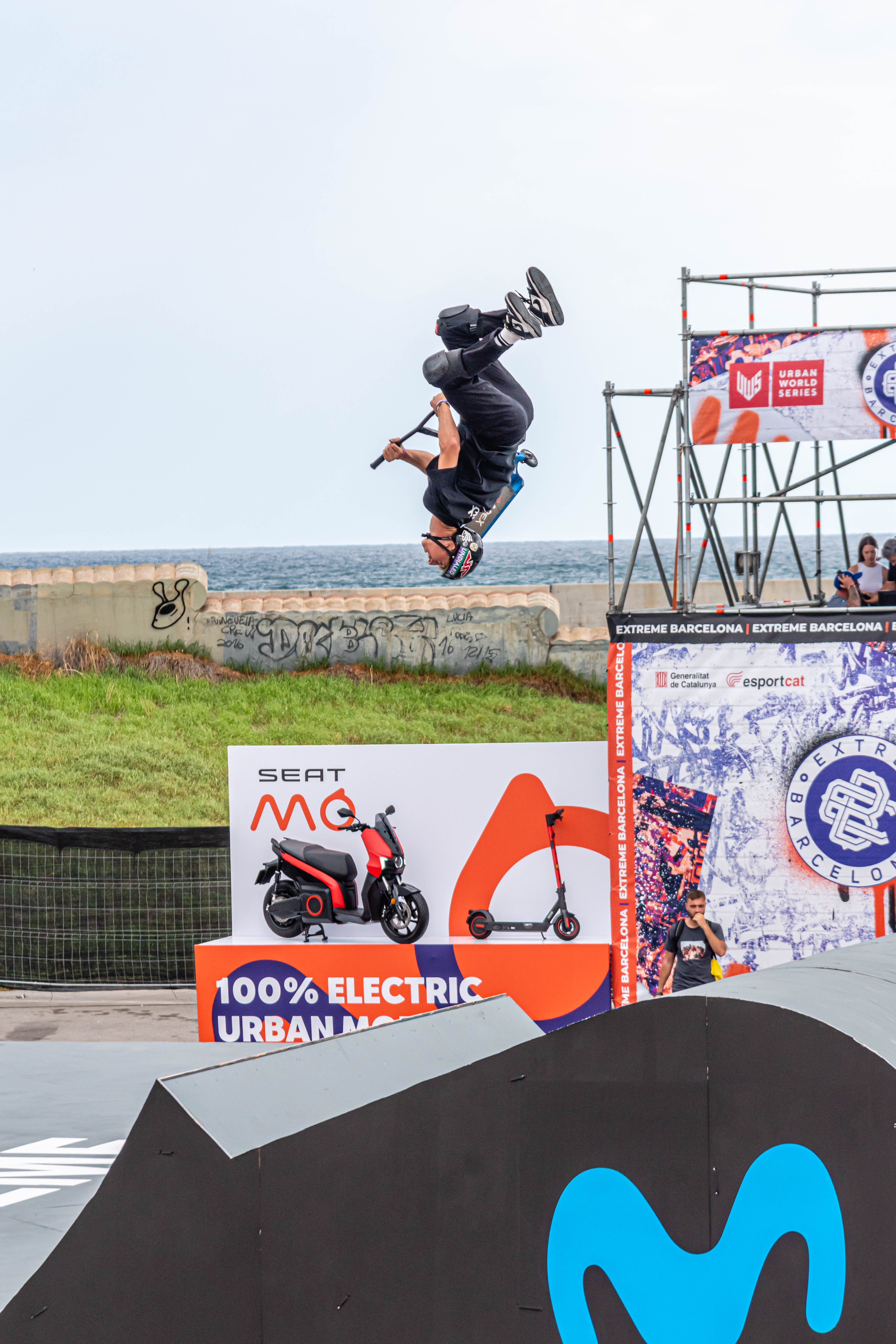 Camille Scooters en figure aérienne